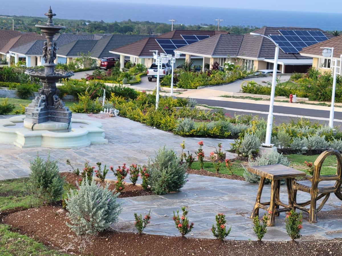 Breathtaking Villa At The Crest Richmond Exterior photo